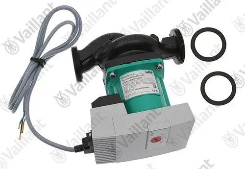 Vaillant Pumpe in schwarzem und grünem Gehäuse, mit elektrisch betriebenem Steuerungsmodul und zwei schwarzen Dichtungsringen. Kabelanschluss sichtbar.